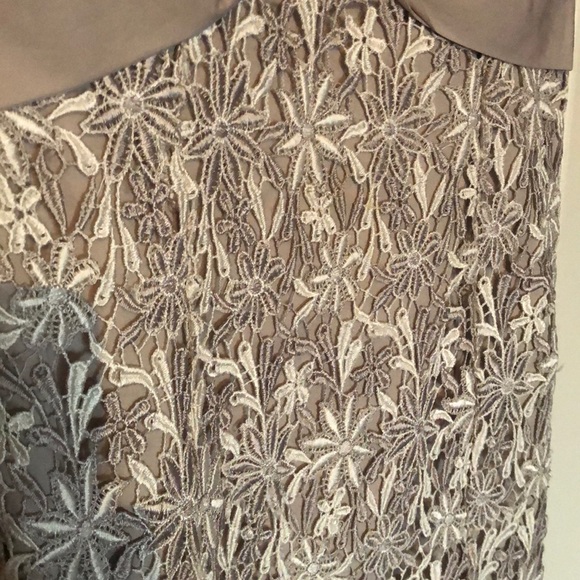 Cream lace bow dress - Picture 3 of 4